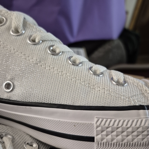 Unworn Women's Chucks in Metallic Egret Size 11 - Picture 8 of 9